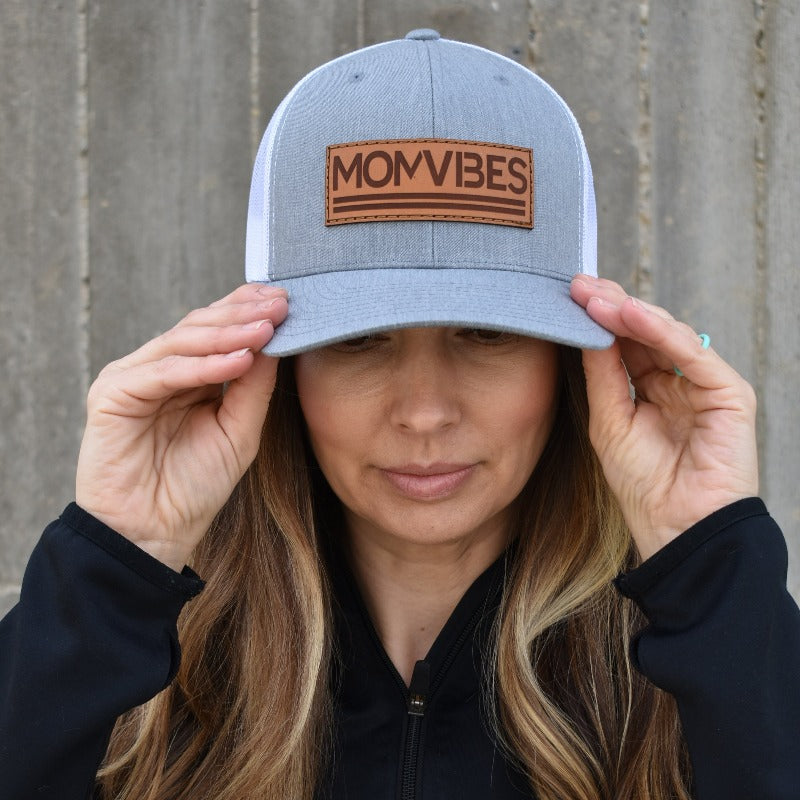 MomVibes - Curved Bill Trucker Snapback (Heather/White) display picture 2
