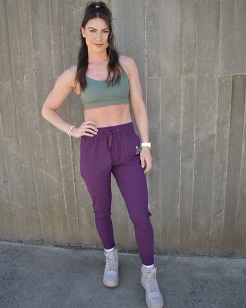 Dynamic Bra & Burgundy Jogger Set